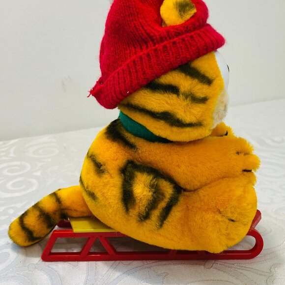 Vntg GARFIELD TAKES THE MOUNTAIN On Red Sled Dakin 1981 Christmas 9" Plush EUC - Picture 3 of 8